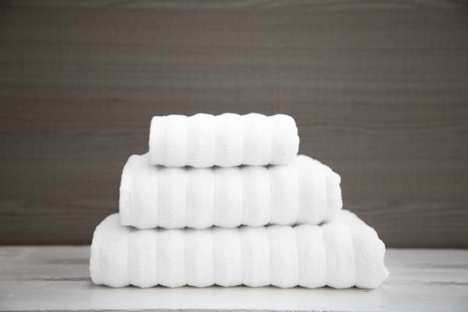 Olima Premium Towel - white